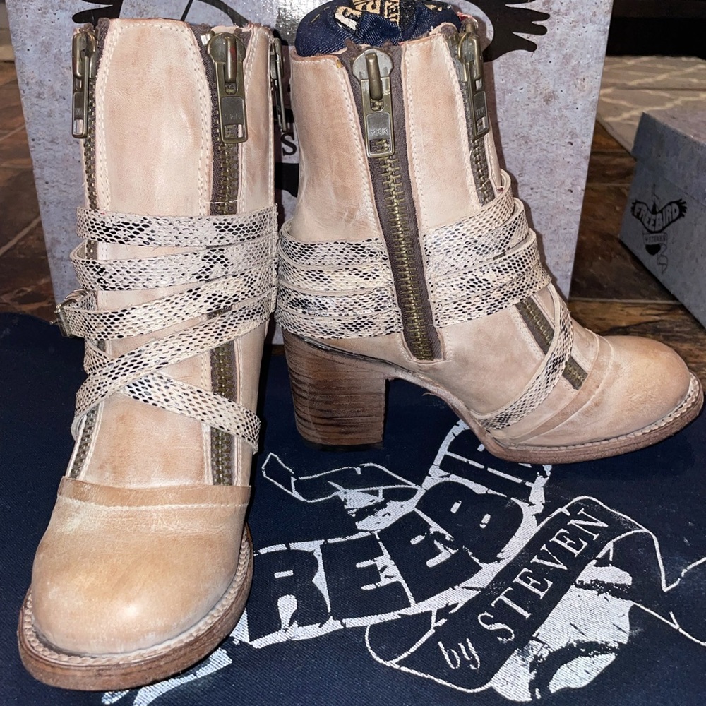 Discontinued style from Freebird by Steven